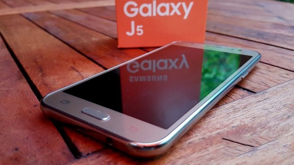Smartphone Samsung Galaxy J5 (2017) - fordele og ulemper
