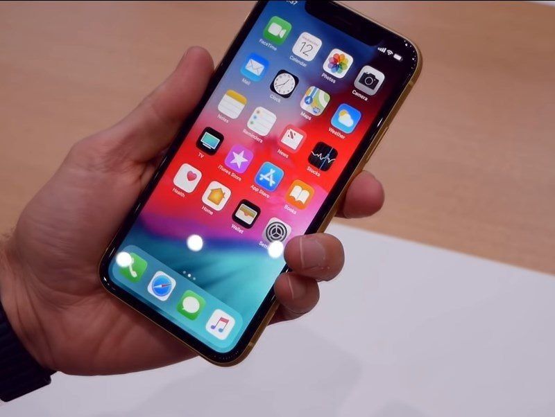 Smartphone Apple iPhone XR - advantages and disadvantages