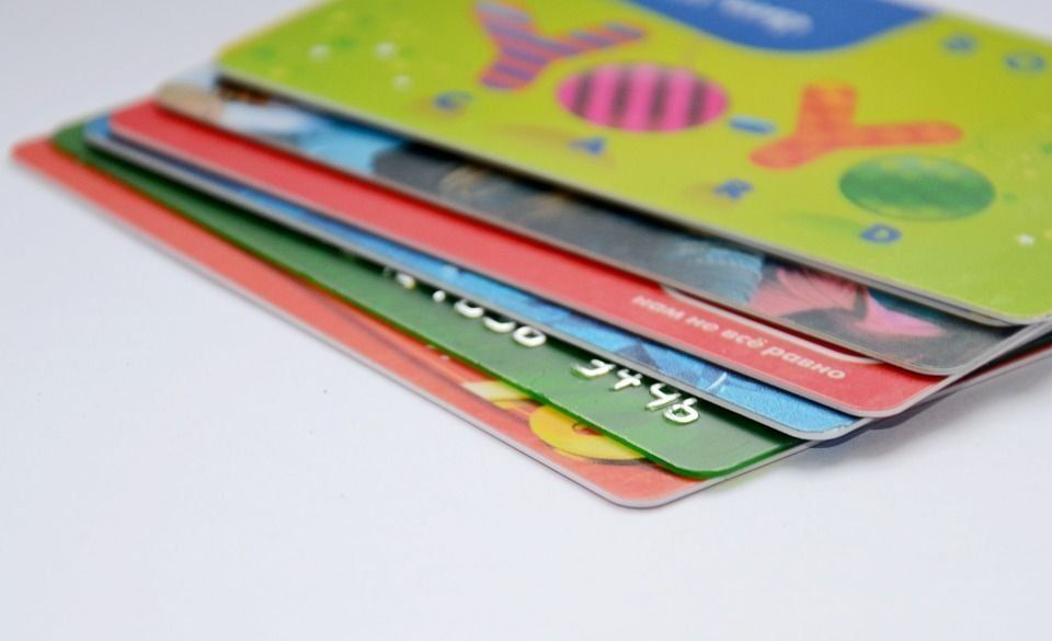 使用非接觸式銀行卡進行欺詐：如何不成為欺詐的受害者