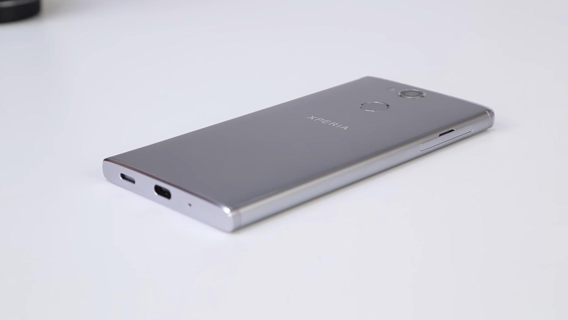 Smartphone Sony Xperia L2 - fordele og ulemper