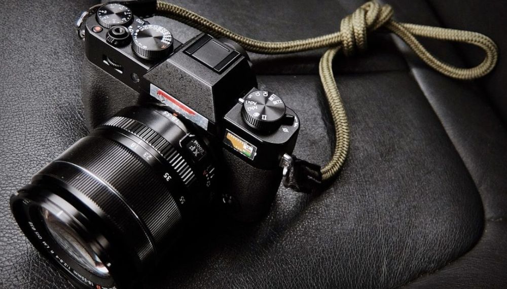 Rating of the best cameras with interchangeable lenses for 2022