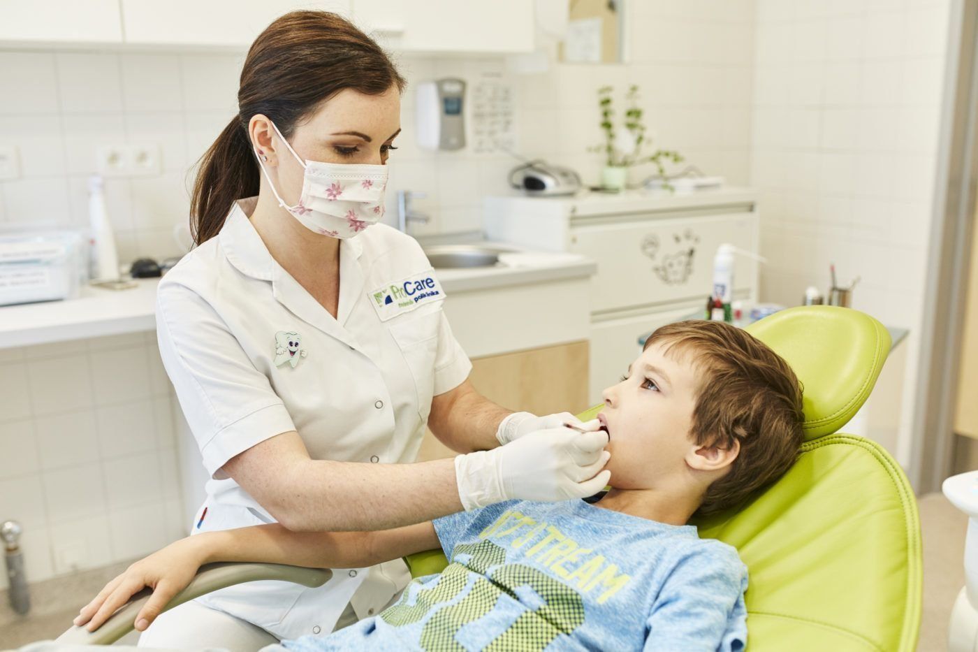 2022 年鄂木斯克兒童收入最高的牙科診所