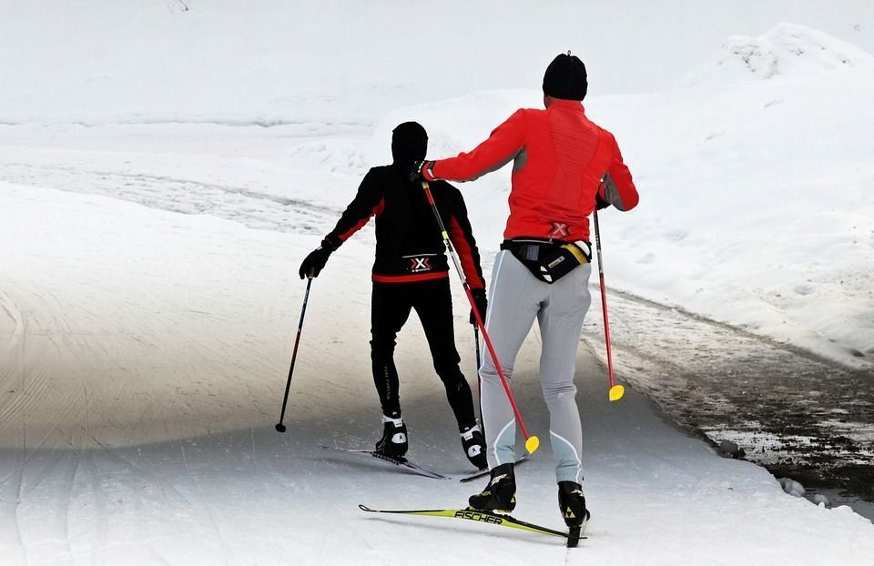 Les meilleurs bâtons de ski de fond en 2022 et comment les choisir