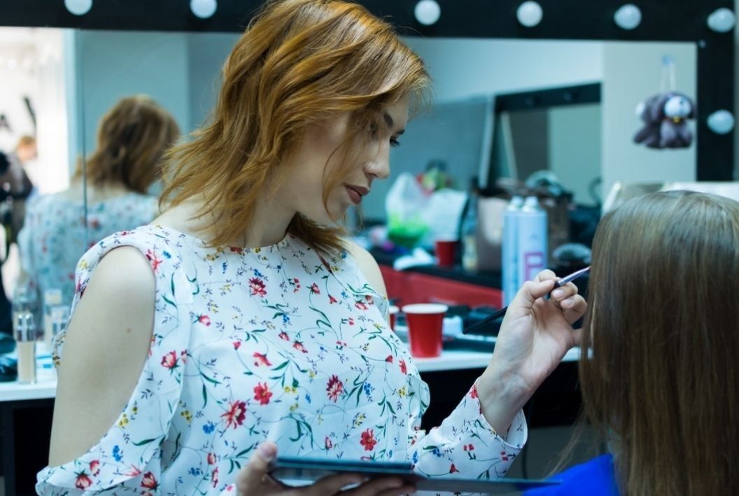 Rangering af de bedste makeupskoler og kurser i Volgograd i 2022