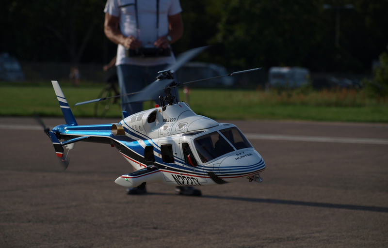 我有一架直升機 - 我是一名設計師和一名飛行員：直升機的無線電控制模型