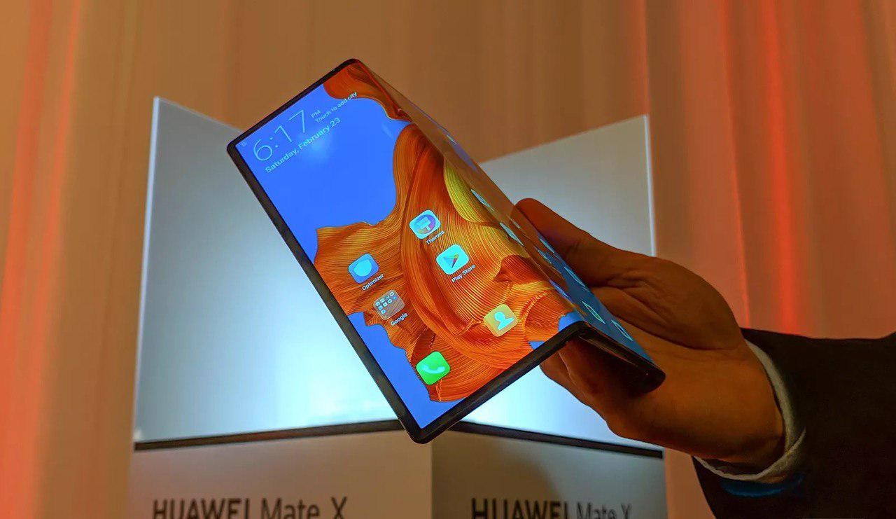Folding smartphone Huawei Mate X - advantages and disadvantages