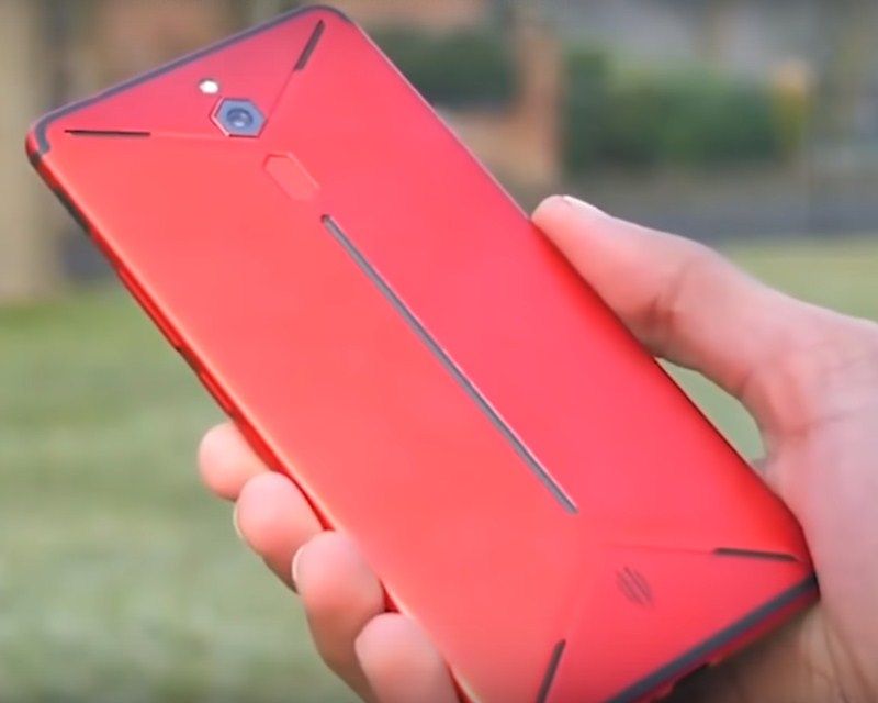 Smartphone ZTE nubia Red Magic 3 - fordele og ulemper