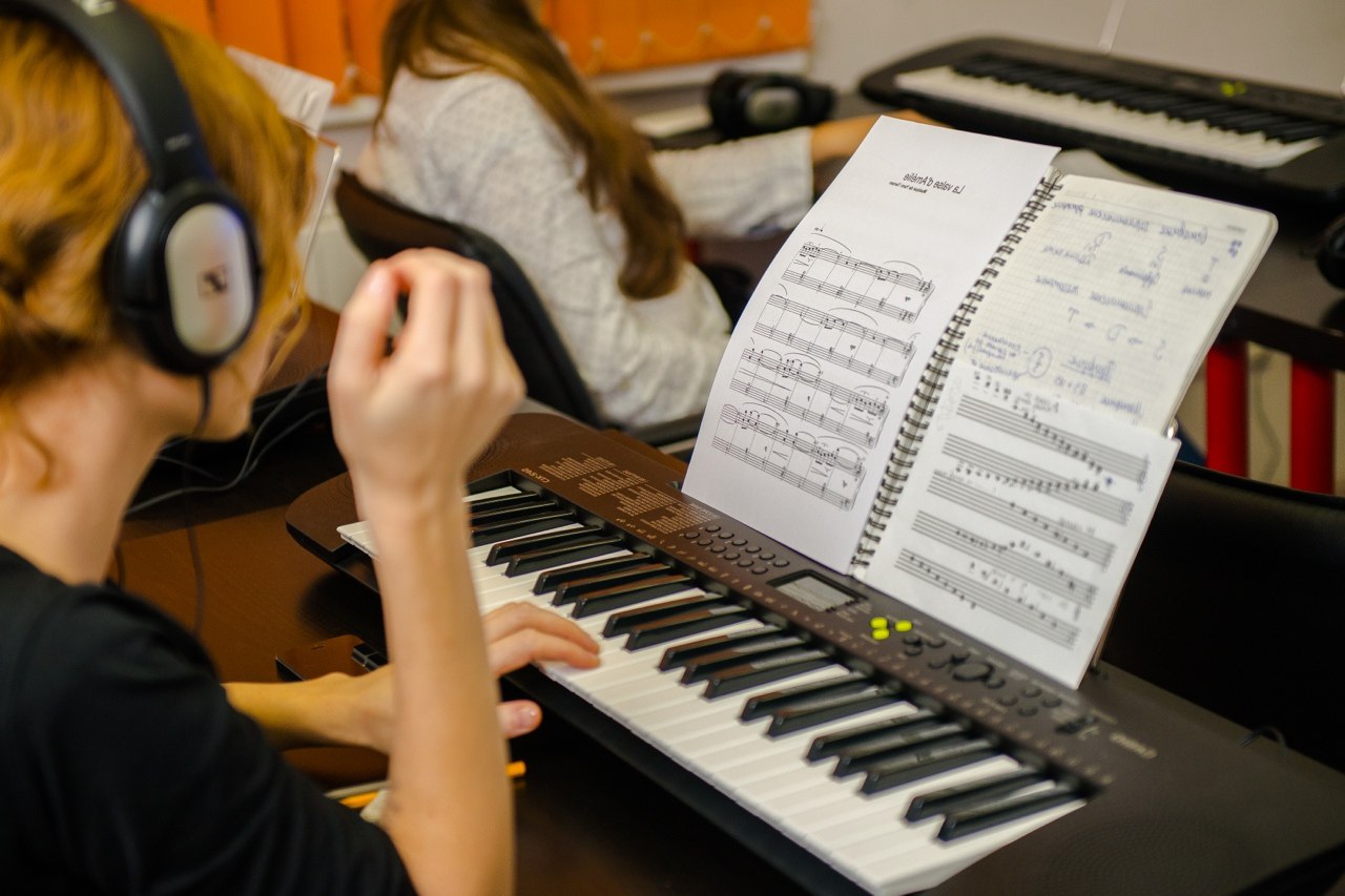 Bedømmelse af de bedste musikskoler i Ufa i 2022