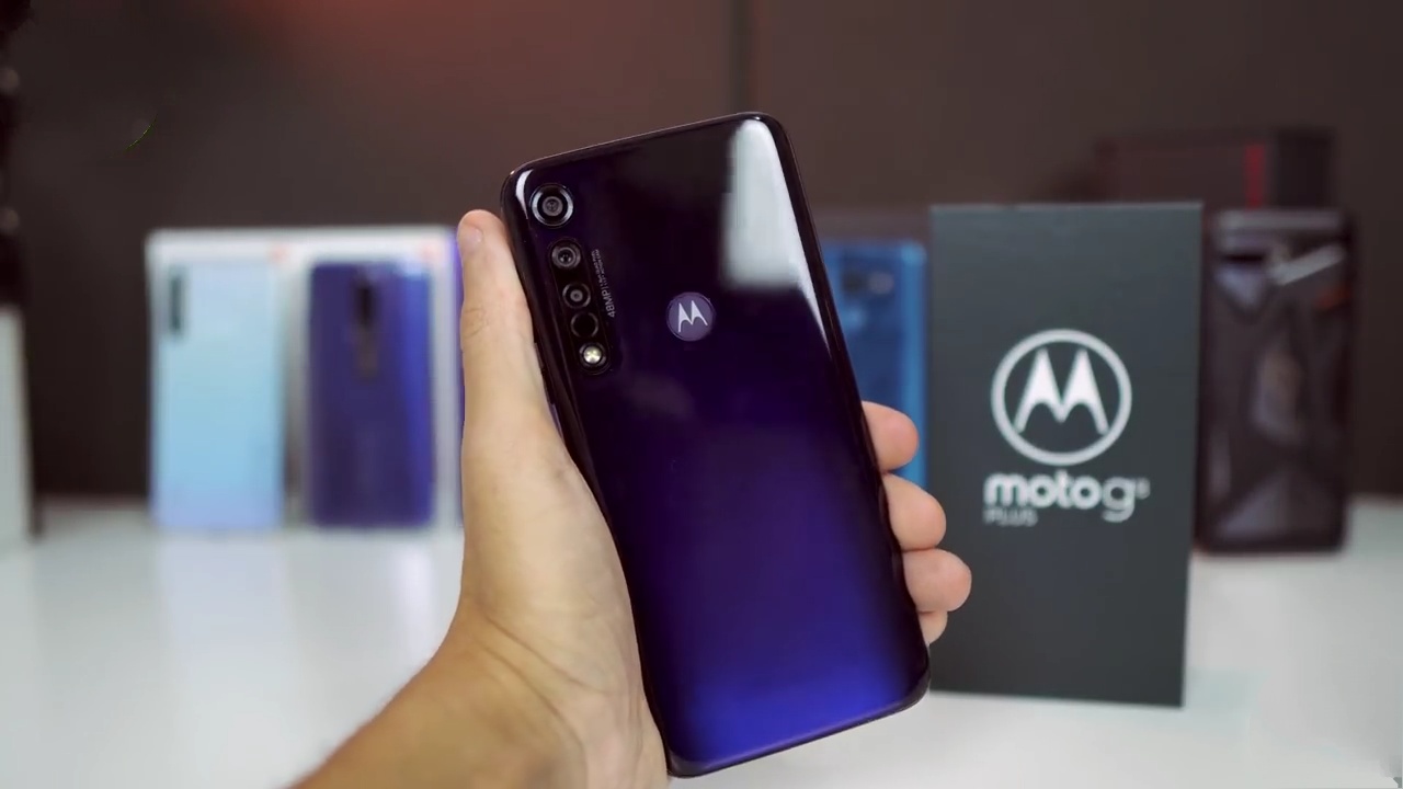 Présentation du smartphone Motorola Moto G8 Plus avec les principales fonctionnalités
