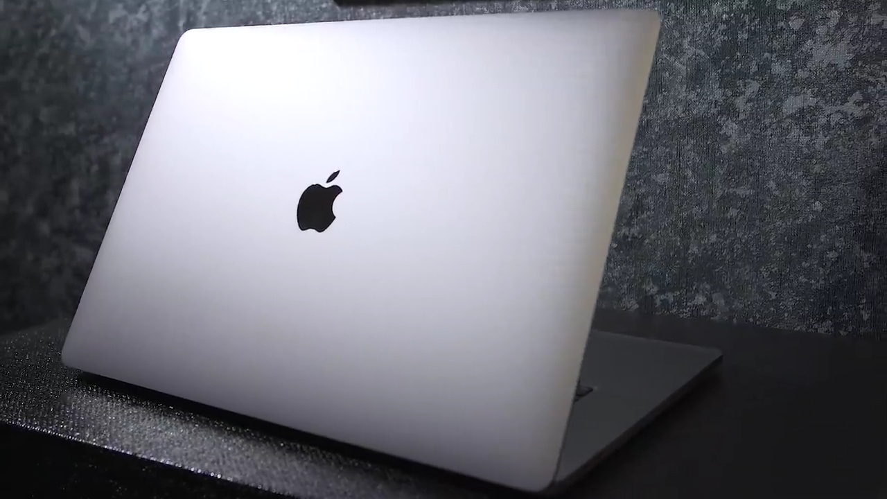 Review of the Apple 16″ MacBook Pro laptop with a new keyboard
