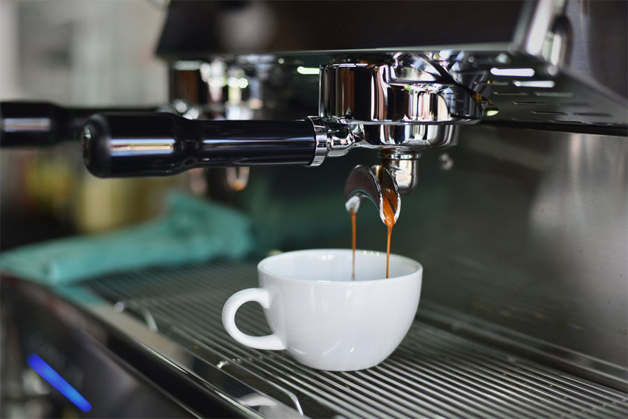 Bedømmelse af de bedste kaffemaskiner og kaffemaskiner til kontoret for 2022