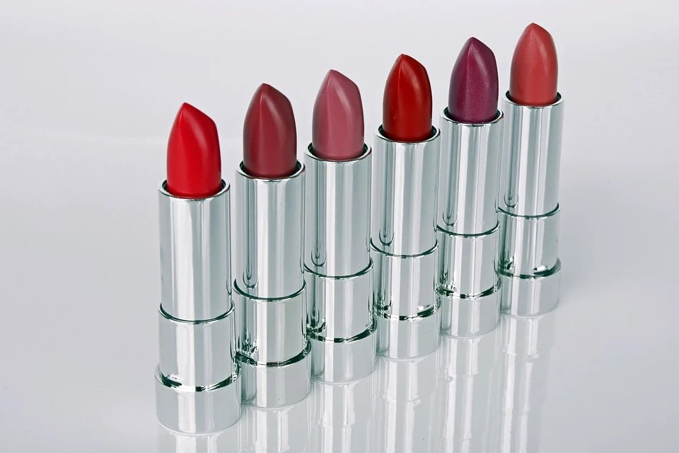 Rating of the best inexpensive lipsticks for 2022