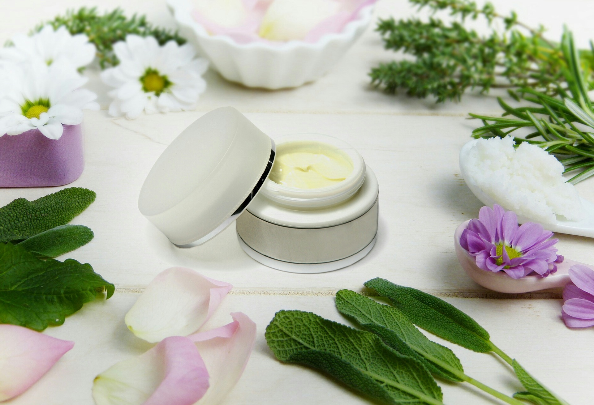 Ranking of the best creams for young skin for 2022