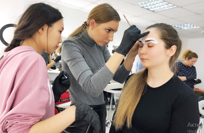 Rating of the best online eyebrow courses for 2022