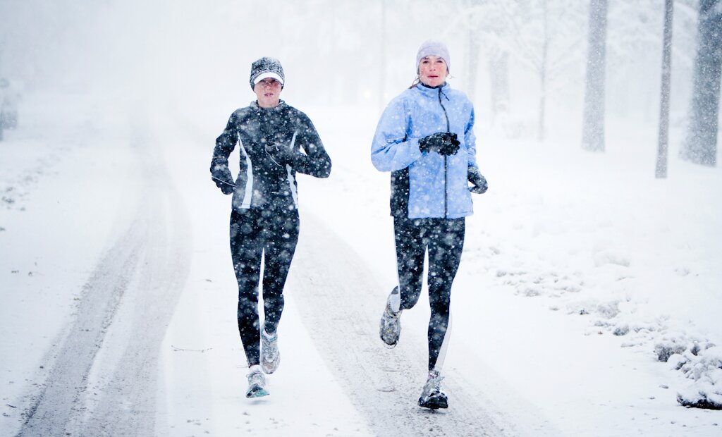 2022年冬季最佳保暖緊身衣和跑步褲排名