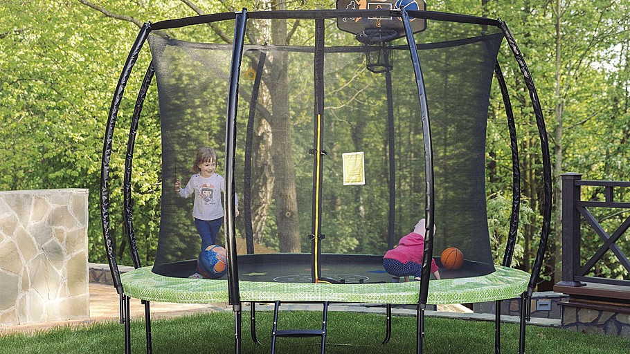 Rating of the best outdoor trampolines to give for 2022